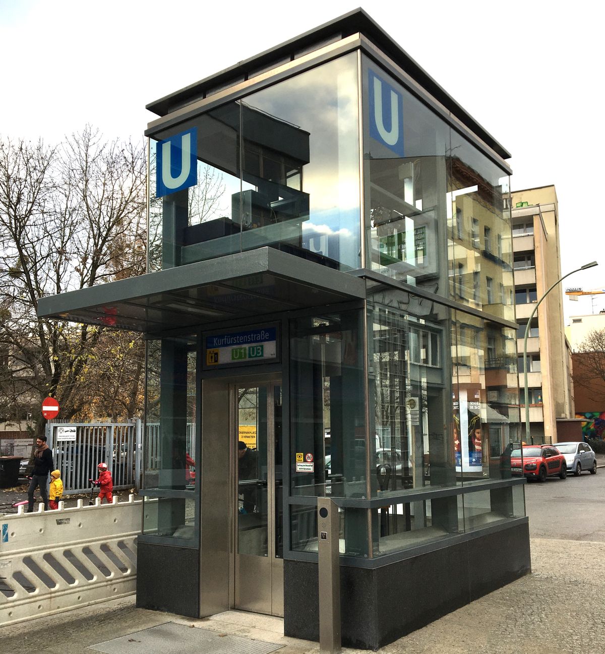 Aufzug in Stra&szlig;enebene