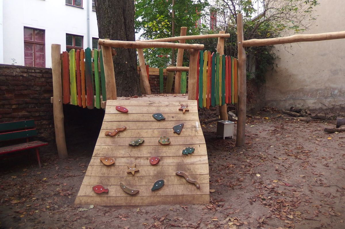 Baumhaus Kletterwand